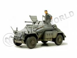 Склеиваемая пластиковая модель Немецкий бронеавтомобиль Sd.Kfz.222 с фигурой водителя. Масштаб 1:35