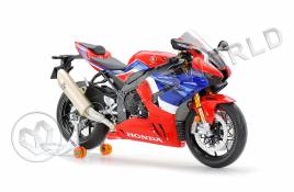 Склеиваемая пластиковая модель мотоцикла Honda CBR1000RR-R FIREBLADE SP. Масштаб 1:12