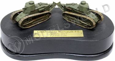 Готовая модель два легких французских танка FT-17 на подставке в масшатбе 1:72