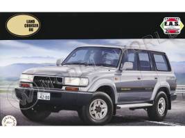 Склеиваемая пластиковая модель внедорожник Toyota Land Cruiser 80. Масштаб 1:24