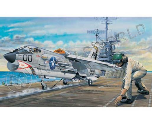 Склеиваемая пластиковая модель Палубный истребитель F-8E Crusader. Масштаб 1:32