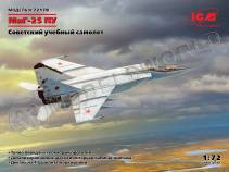 Склеиваемая пластиковая модель Советский учебный самолет MиГ-25ПУ. Масштаб 1:72